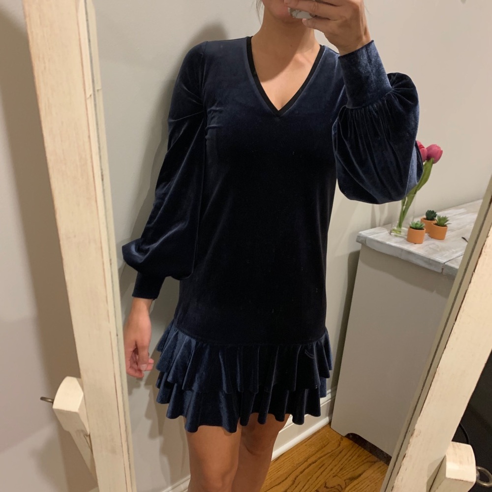 V neck navy/dark Fresha dress with ruffles!